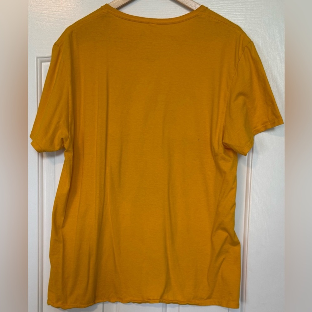 💅 Golden Girls Stay Golden Mustard Graphic Tee Size Large - Picture 8 of 8